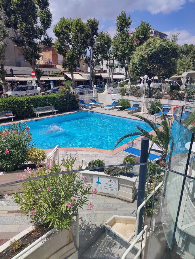 Hotel Ambassador Rimini Esterno foto