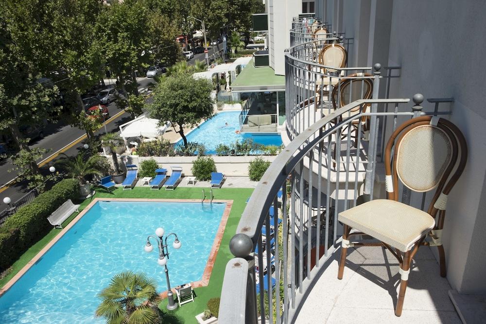 Hotel Ambassador Rimini Esterno foto