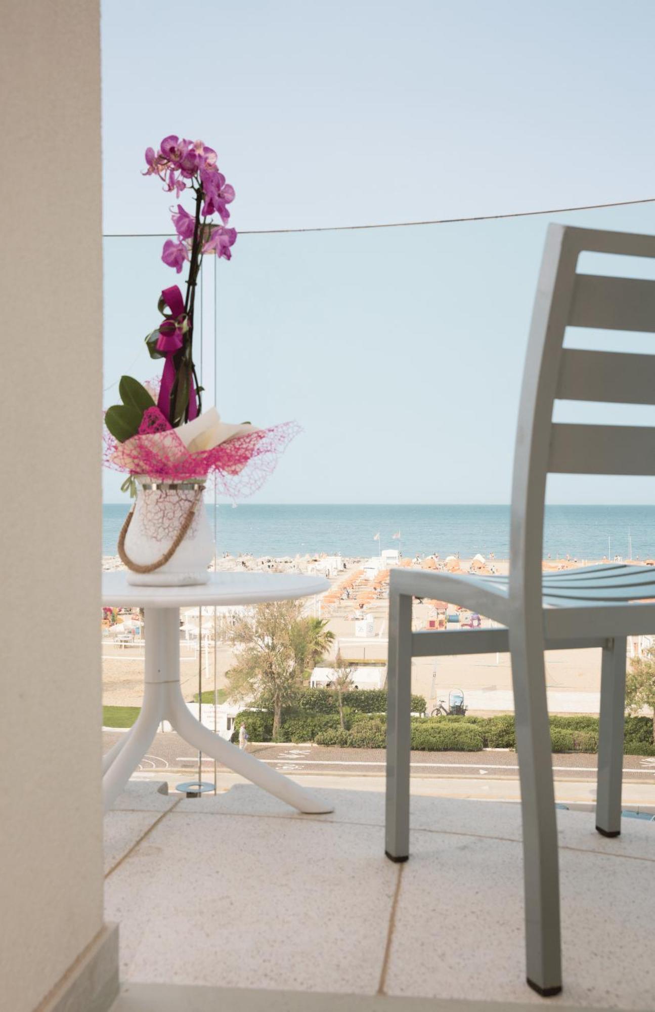 Hotel Ambassador Rimini Esterno foto