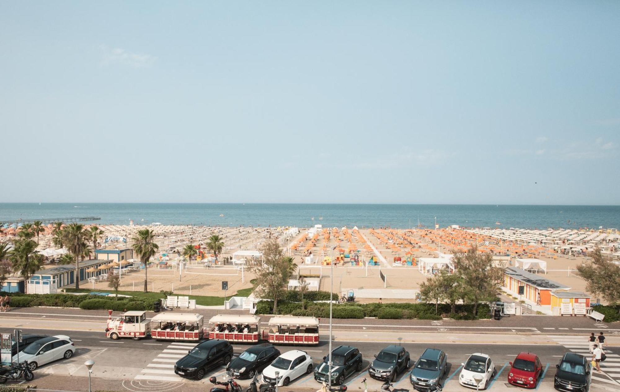 Hotel Ambassador Rimini Esterno foto