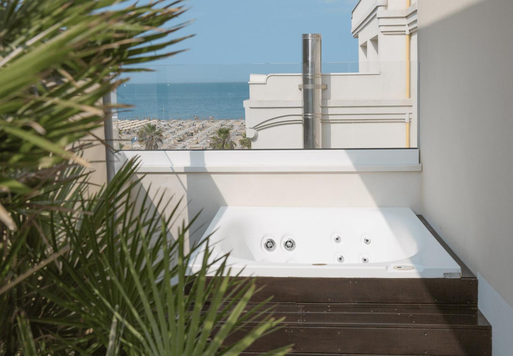 Hotel Ambassador Rimini Esterno foto