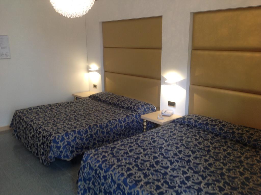Hotel Ambassador Rimini Esterno foto