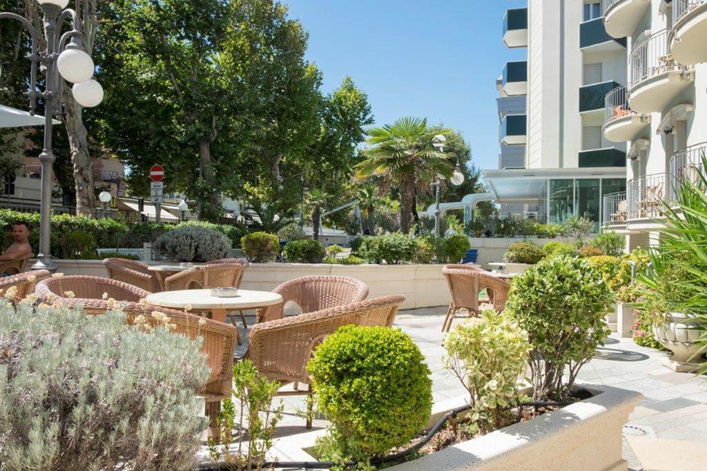 Hotel Ambassador Rimini Esterno foto