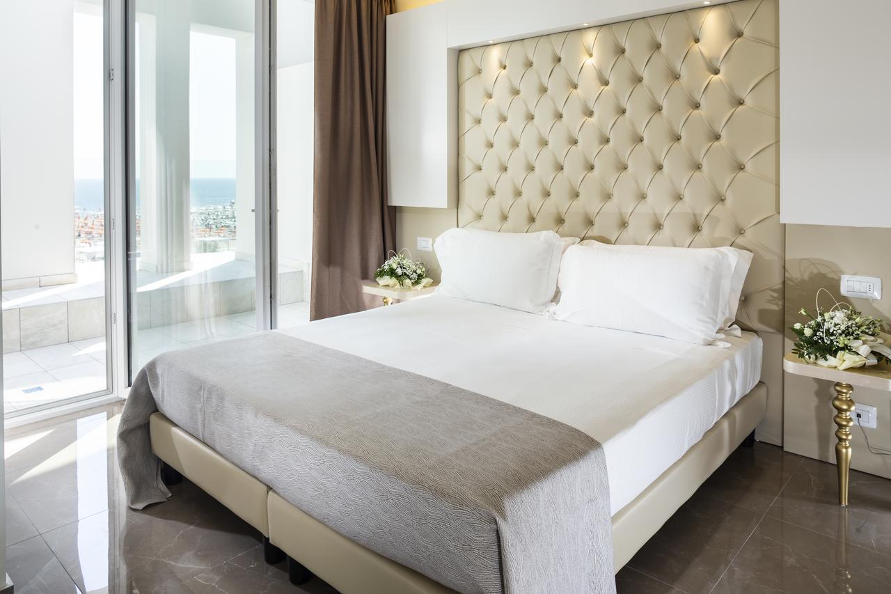 Hotel Ambassador Rimini Esterno foto