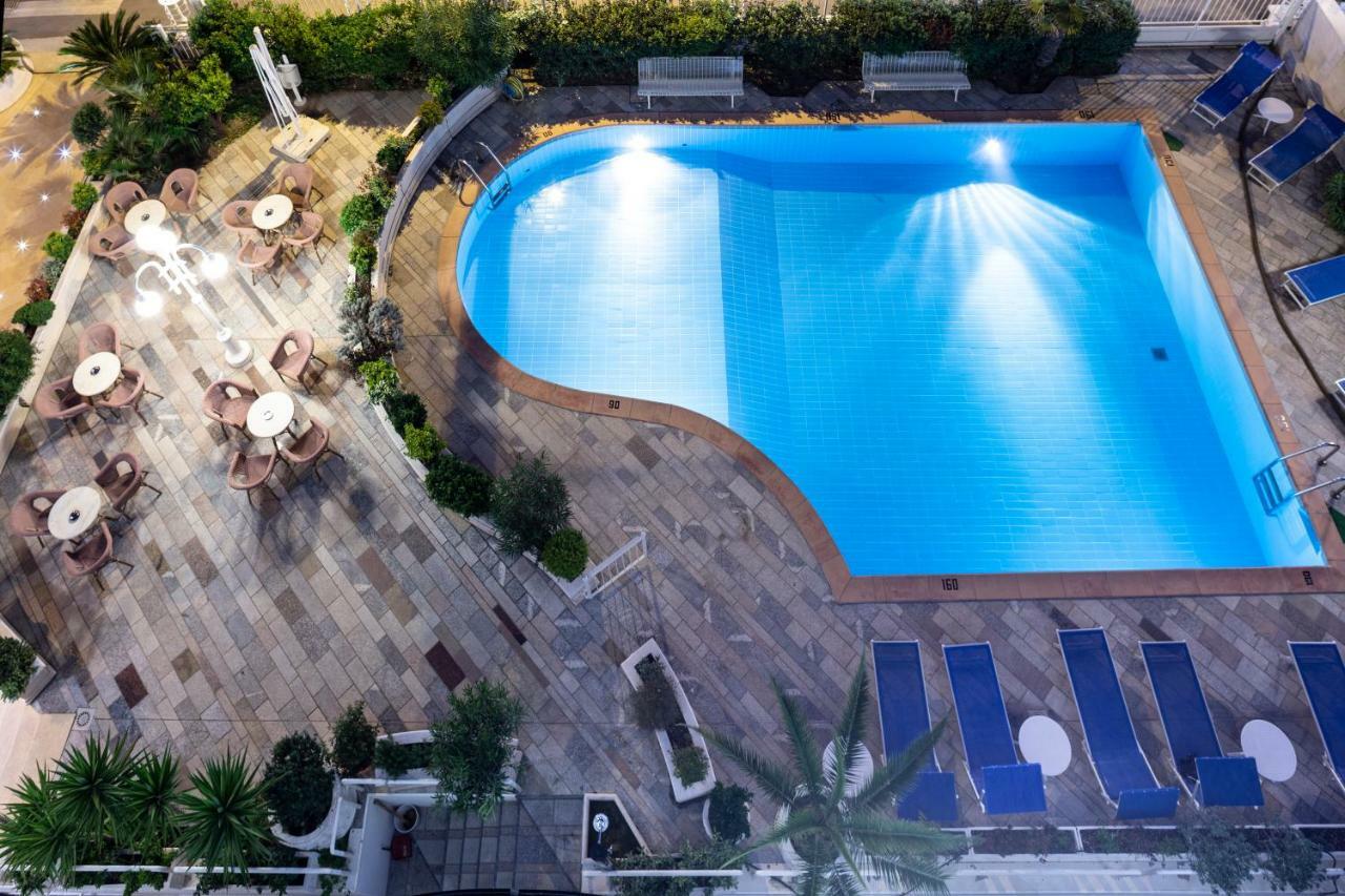 Hotel Ambassador Rimini Esterno foto