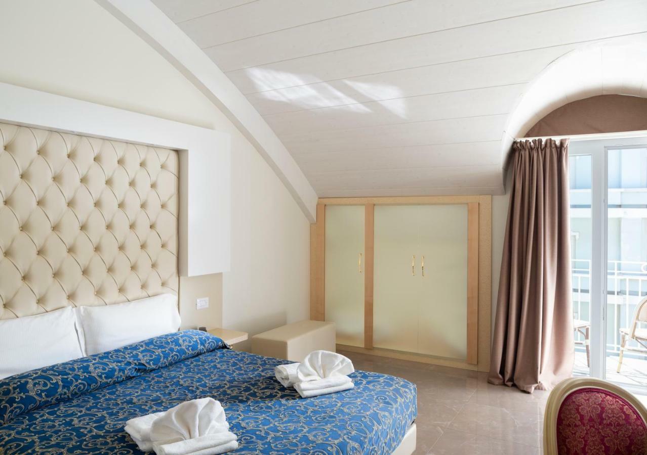 Hotel Ambassador Rimini Esterno foto